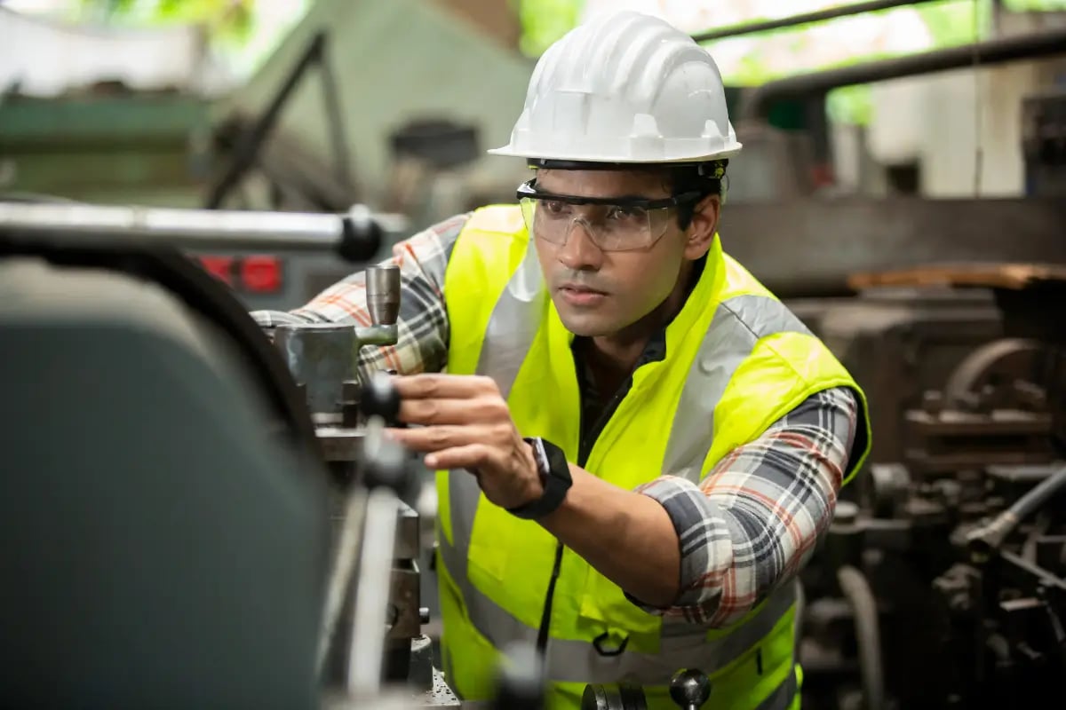 Manufacturing Safety Identifying Hazards & Reducing Injuries